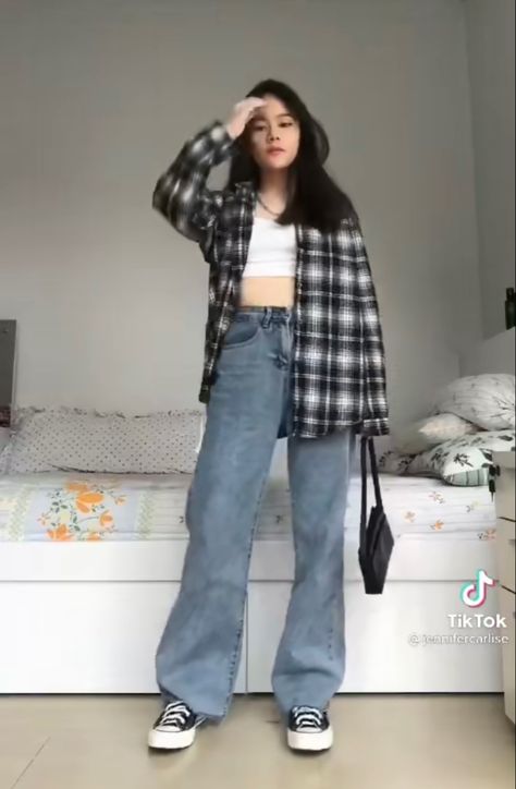 Shirts For Baggy Jeans, Poses With Shirt And Jeans, Baggy Plaid Shirt Outfit, Baggy Jeans Outfit Women Aesthetic, Baggy Dress Shirt Outfit, Tshirt And Baggy Jeans Outfit, Flannel And Baggy Jeans Outfit, Baggy Jeans And Shirt Outfit, Baggy Shirt Outfit Women