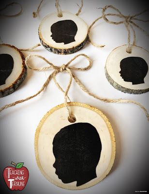 Parents Silhouette, Diy Christmas Gifts For Parents, Parent Holiday Gifts, Preschool Christmas Gifts, Silhouette Christmas Ornaments, School Christmas Gifts, Students Christmas, Christmas Teaching, Parents Christmas