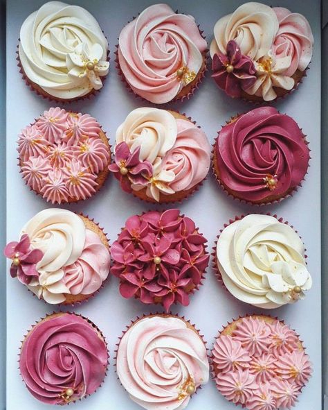 Bridal Shower Cupcakes, Buat Pita, Pretty Cupcakes, Cupcake Cake Designs, Wilton Cake Decorating, Buttercream Cupcakes, Floral Cupcakes, Cake Decorating Piping, Beautiful Cupcakes