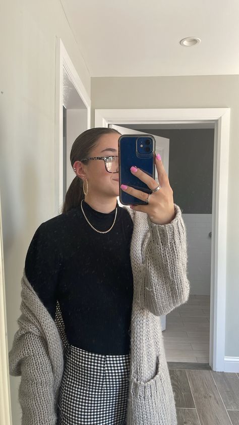 Black Turtleneck And Cardigan Outfit, Checkered Slacks Outfit, Black Mock Neck Top Outfit Layered, Layered Mock Neck Outfit, Mockneck Top Outfit Layered, Turtle Neck Work Outfit, Mock Neck Top Outfit Layered, Black Mock Neck Top Outfit, Black Checkered Pants Outfits