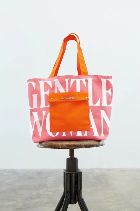 GW Painted Wall Tote - GBC019.2 | GENTLEWOMAN Gentle Woman, Recycled Outfits, Classy Purses, Wiggle Wiggle, Dumpling Bag, Painted Wall, Woman Painting, Green Orange, New Girl