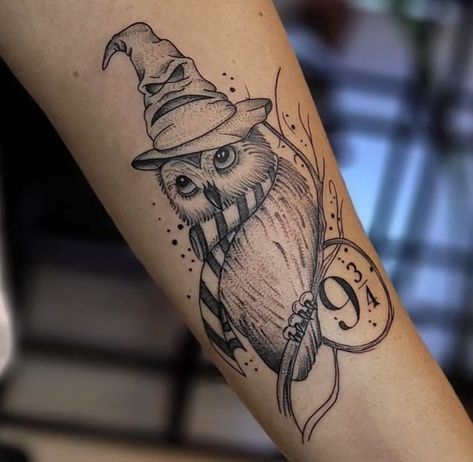 Hedwig Tattoo Design, Harry Potter Hedwig Tattoo, Harry Potter Owl Tattoo, Thestral Tattoo, Harry Potter Tattoo Unique, Hedwig Tattoo, Mama Tattoos, Harry Potter Tattoo Sleeve, Owl Tattoo Sleeve