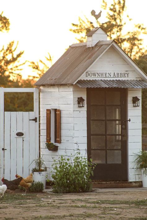 Four cottage elements to add charm and function to your chicken coop or any backyard outbuilding, that will upgrade your curb appeal. Cottage Style Exterior, Scandinavian Farmhouse Style, Farmhouse Backyard, Backyard Coop, Cute Chicken Coops, Scandinavian Farmhouse, American Farmhouse Style, French Farmhouse Style, American Farmhouse