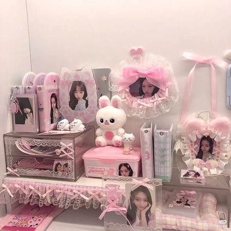 🩰 save = follow ~ #kpop #cutie #korean #merch #photocards #album #cute Pink Kpop Room, Kpop Desk Ideas, Kpop Merch Collection, Kpop Table, Kpop Album Collection, Kpop Photocards Aesthetic, Kpop Merch Aesthetic, Korean Room Decor, Kpop Desk