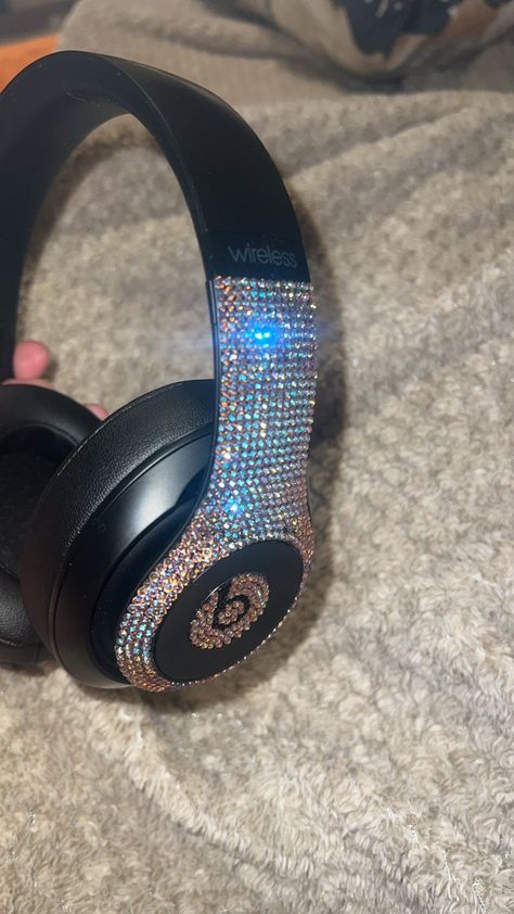 made with glass rhinestones for optimal sparkle Bedazzled Beats Headphones, Junk Beats Headphones, Bedazzled Beats, Bedazzled Headphones, Rhinestone Headphones, Bling Headphones, Bedazzled Things, Junk Decor, Funky Junk Decor