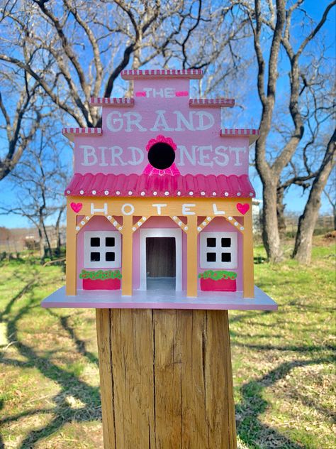 Wes Anderson Crafts, Bird House Painting Ideas Aesthetic, Wood Birdhouse Painting Ideas, Aesthetic Birdhouse, Aesthetic Bird House, Birdhouse Aesthetic, Paint Birdhouse Ideas, Wes Anderson Aesthetic Decor, Cute Bird House Painting Ideas