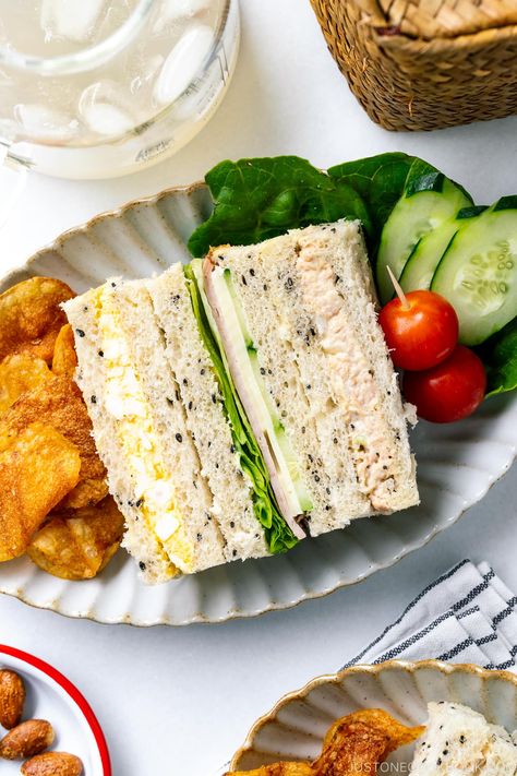 Japanese Sandwiches, Japanese Sandwich, Bagel Sandwiches, Tuna Salad Ingredients, Healthy Tuna Salad, Japanese Milk Bread, Tuna And Egg, Types Of Sandwiches, Healthy Tuna