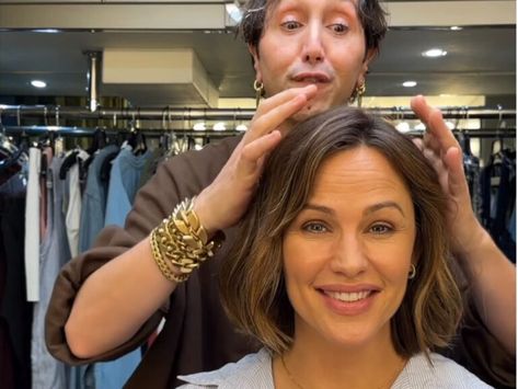 Jennifer Garner Says This Product Is Her "Secret to Hair Thinning" Jennifer Garner Hairstyles, Jennifer Garner Bob Haircut, Jennifer Garner Hair 2023, Jennifer Garner Short Hair, Jennifer Garner Hair, Jennifer Garner Style, Thick Wavy Hair, Shorter Hair, Hair Thinning