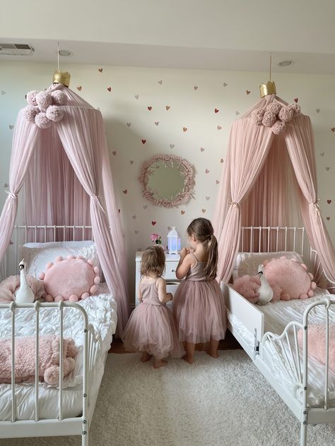 Two Girls Sharing A Room Ideas, Twin Toddler Girl Bedroom, Two Toddler Girls Bedroom Ideas, Two Girl Room Ideas, Two Girls Bedroom Designs, Toddler Twin Girls Bedroom Ideas, Shared Room Girls Sisters, Toddler Sisters Bedroom Ideas, Twin Girl Bedrooms Toddler