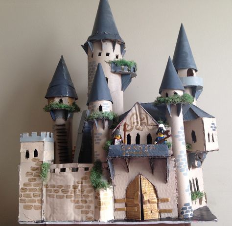 https://flic.kr/p/xFUf7b | Ghadyn Manor (cardboard castle) | Castle Cardboard, Paper Castle, Model Castle, Castle Crafts, Castle Project, Cardboard Castle, Cardboard Box Crafts, Glitter Houses, Cardboard House