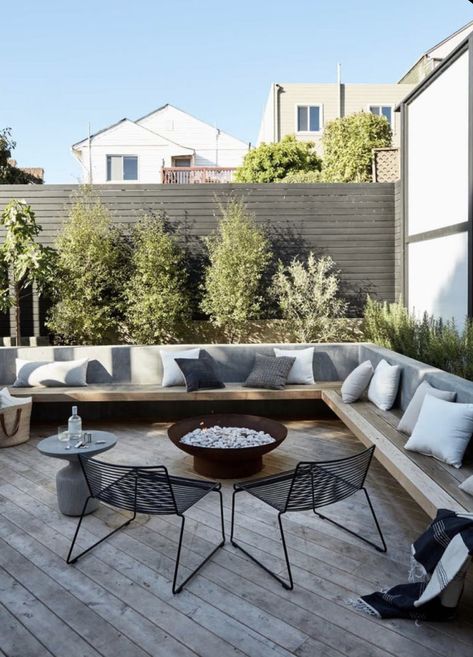 Rooftop Terrace Design, Wooden Deck, Back Garden Design, Outdoor Seating Area, Backyard Seating, Desain Lanskap, Dream Yard, Outdoor Gardens Design, Terrace Design