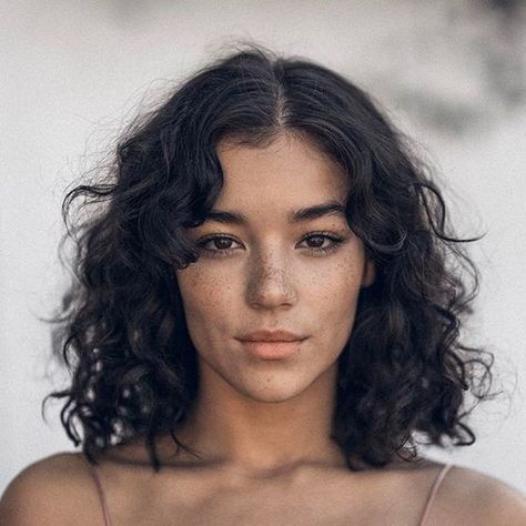 Victoria Secret Angels, Short Curly Hair, Wavy Hair, Short Curly, Hair Goals, Hair Trends, Loki, Curly Hair, Pretty People