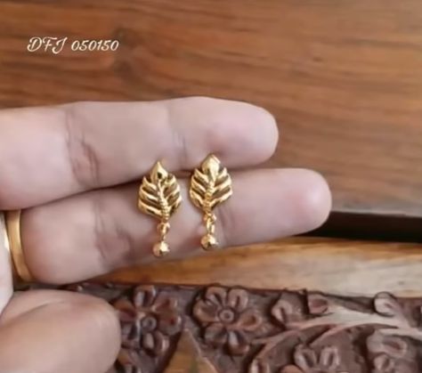 Ear Rings For Women In Gold, Ear Rings For Kids, Simple Ear Rings, Ear Rings Gold Indian, Daily Use Gold Earrings Indian, Indian Daily Wear, Daily Wear Gold Earrings, Ear Rings Gold, Gold Earrings For Kids