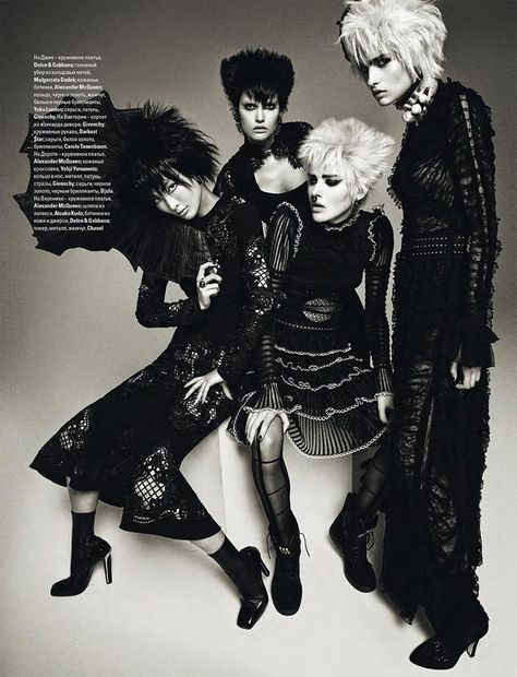 Models PUNK style for Vogue Ukraine Magazine November 2015 Punk Editorial Photoshoot, 90s Punk Photography, Hipster Girl Outfits, Punk Rock Editorial, Goth Fashion Magazine, Gothic Fashion Magazine, Rocker Chic Style, Punk Chic, Gothic Photography