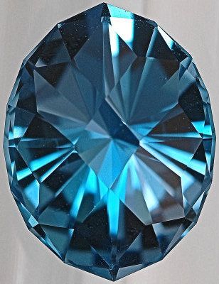 blue topaz Gemstone Jewellery Design, Gemstone Art, Faceted Gems, Blue Tourmaline, Mineral Stone, Minerals And Gemstones, Rocks And Gems, Topaz Stone, Precious Gems