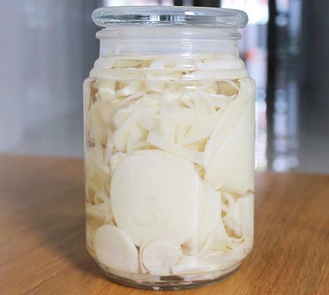 Bamboo shoots are an easy food to eat and can be combined with many different ingredients. Pickled bamboo shoots are a very popular dish. Black Dessert, Greasy Food, Bamboo Shoots, Pickled Veggies, Recipe Notes, Cooking Skills, Foods To Eat, Recipe Using, Tasty Dishes