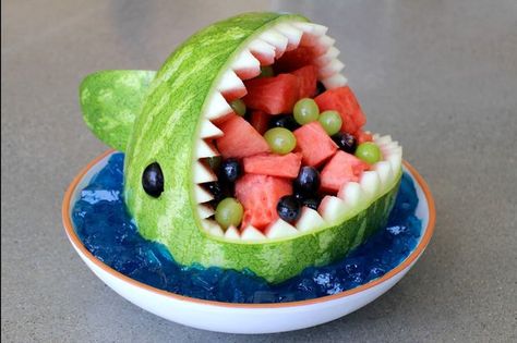 Carve your own watermelon shark! Step by step instructions by mikeasaurus on Instructables.com Watermelon Fruit Bowls, Watermelon Shark, Summer Food Party, Watermelon Carving, Edible Crafts, Watermelon Fruit, Summer Refreshments, Summer Treats, Fruit Bowl