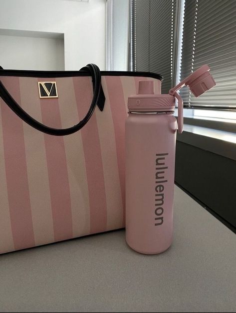 Work It Girl, Victoria's Secret Aesthetic, Pink Lifestyle, Pink Life, Pink Girly Things, Pink Vibes, Princess Aesthetic, Victoria Secret Angels, Victoria Secret Bags