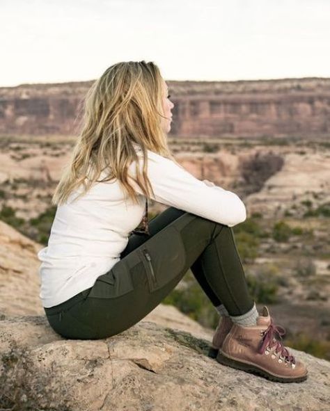 Casual Hiking Outfit, Outdoor Camping Outfits, Outdoorsy Outfits, Wander Outfit, Cute Hiking Outfit, Hiking Fits, Hiking Outfits, Women Hiking, Hiking Outfit Women