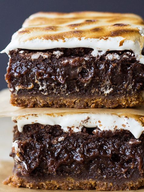 Brownies With Decorations, Baking With Bacon, Smores Brownies, Brownie Treats, Ultimate Brownies, S'mores, Indulgent Desserts, Baking Pan, Graham Cracker