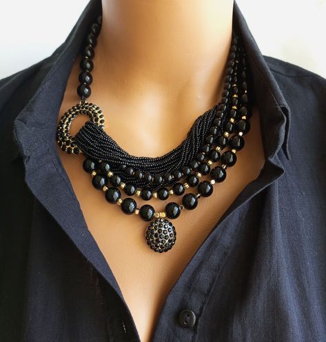 Statement necklace outfit