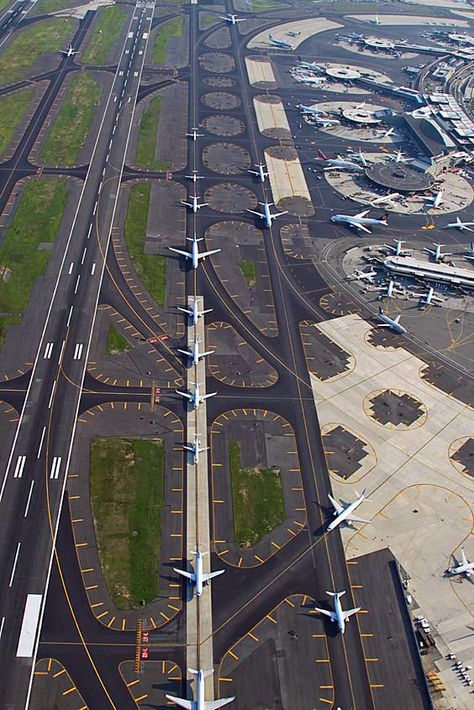 Photo Avion, Newark Liberty International Airport, Jet Privé, Airplane Wallpaper, Pilots Aviation, Aviation World, Airport Design, Airplane Photography, Air Traffic Control