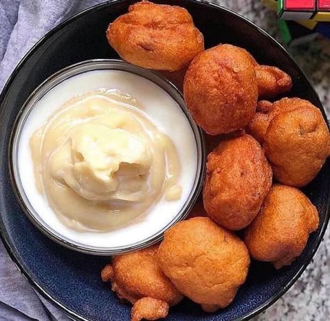 Nigerian Breakfast Ideas, Sunday Breakfast Ideas, Nigerian Breakfast, Nigeria Food, African Recipes Nigerian Food, Nigerian Recipes, Bean Cakes, African Cooking, Sunday Breakfast