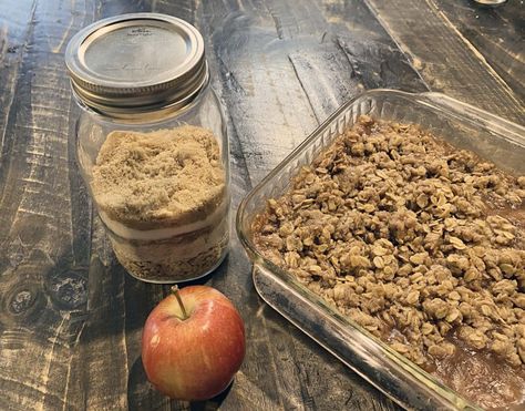 Crisp Topping in a Jar Mixes In A Jar, Crumble Topping Recipe, Apple Crumble Topping, Mason Jar Recipe, Crisp Topping, Homemade Mixes, Quick Dessert, Apple Pie Filling, Cinnamon Oatmeal