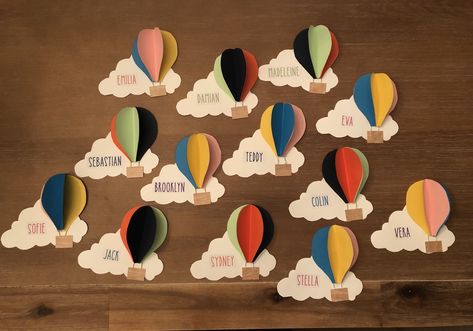 Wall Hanging Ideas Paper, Hot Air Balloon Classroom Theme, Balloon Door, Decoration Creche, Hot Air Balloon Craft, Castle Crafts, Paper Flower Wall Hanging, School Board Decoration, Wall Hanging Ideas