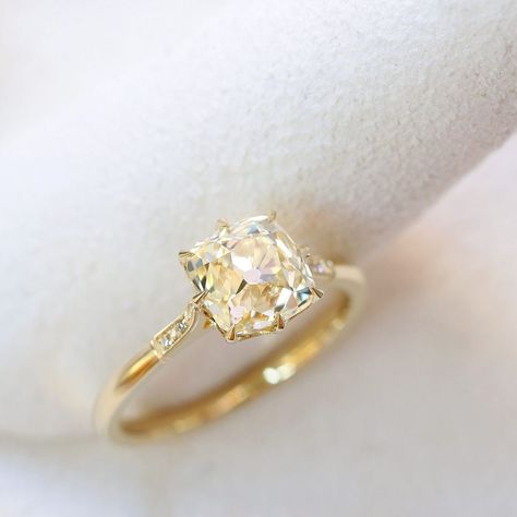 Pale Yellow Diamond Engagement Ring, Light Yellow Diamond Engagement Ring, Light Yellow Engagement Ring, Solitare Engagement Rings, Yellow Stone Rings, Pretty Engagement Rings, Yellow Diamond Engagement Ring, Instagram Light, Cute Engagement Rings