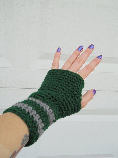 Green and Grey striped crochet arm warmers Slytherin. Slytherin Crochet Pattern, Crochet Harry Potter Slytherin, Crochet Slytherin, Crochet Slytherin Scarf, Slytherin Crochet, Slytherin Scarf Knitting Pattern, Harry Potter Crochet Blanket Slytherin, Slithering Scarf, Fingerless Arm Warmers