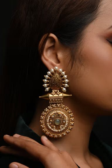 Onyx Stone Earrings Indian Earrings Photography Ideas, Contemporary Earrings Design, Deepika Jewellery, Indian Antique Jewellery, Modern Indian Jewelry, Vintage Indian Jewelry, Trendy Jewellery, Indian Bridal Jewelry Sets, Modern Gold Jewelry