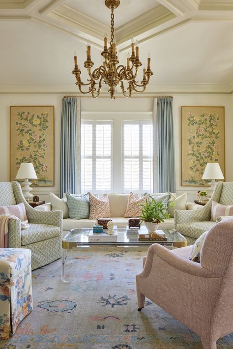 Clean And Colorful Living Room, Caitlin Wilson Living Room, Southern Home Living Room, Living Room Designs Grand Millenial, Classic Home Living Room, Southern Charm Living Room, Southern Preppy Home, Grandmillenial Fireplace, Living Room Grand Millenial