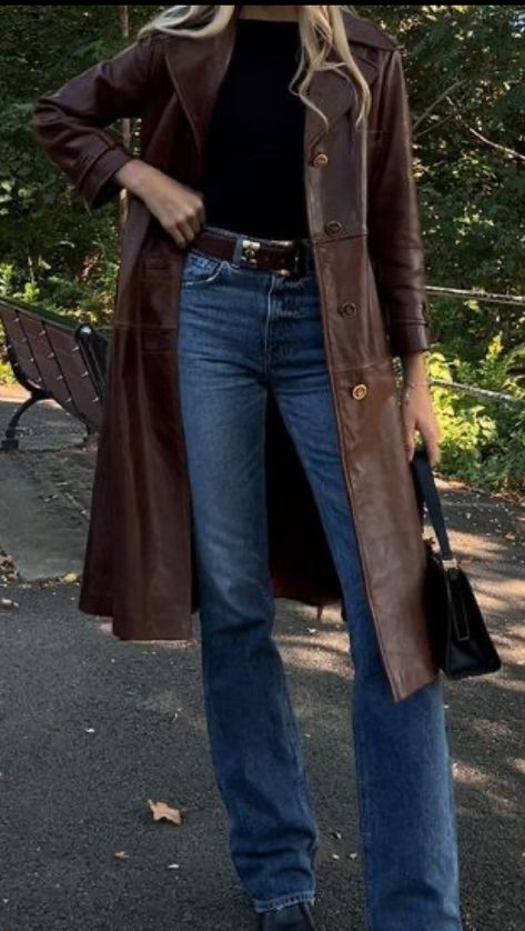 Vintage Leather Coat Outfit, Dark Brown Leather Trench Coat, 70s Brown Leather Jacket Outfit, Brown Leather Trench Coat Outfit, Brown Leather Coat Outfit, Jazz Outfits Style Woman, Trench Coat Aesthetic, Cool School Outfits, Brown Coat Outfit