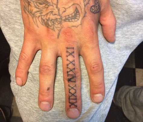 Finger // knuckle tattoos ❥ Roman numerals Tattoos Roman Numerals, Knuckle Tattoos, Forearm Tattoos, Roman Numerals, Hand Henna, Hand Tattoos, Henna, Tattoos