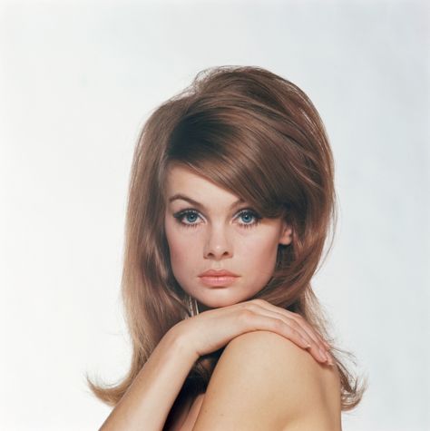 Celebrity Bangs, Carmen Dell'orefice, Estelle Lefébure, 1960s Hair, Jean Shrimpton, 60s Hair, Mod Hair, Natalia Vodianova, Curly Bob Hairstyles