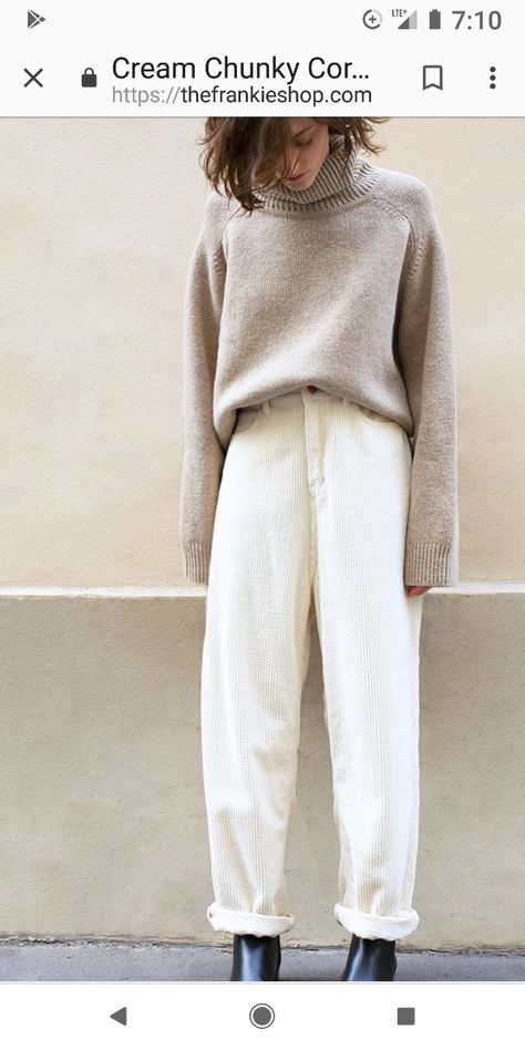 White Courderoy Pants Outfit, Courderoy Pants Outfits Women, Linen Pants Outfit Winter, Creme Outfits, Trousers Outfit Winter, Beige Linen Pants Outfit, Beige Jeans Outfit, Beige Sweater Outfit, Cream Pants Outfit