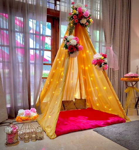 #teepee #mehndi #decor #indianwedding #ceremony #mehendidecor #haldiceremony #haldidecorationideas #canopy Haldi Ceremony Decorations At Home, Mehndi Decoration Ideas At Home, Haldi Decoration Ideas At Home, Mehndi Decoration Ideas, Haldi Decoration Ideas, Haldi Ceremony Decorations, Haldi Decoration, Small Wedding Decor, Mehendi Decor Ideas