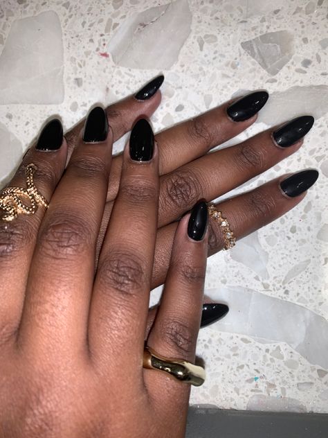 Black Gel Nails Short Almond, Short Almond Black Nails Designs, Black Nails Short Almond, Sharp Almond Acrylic Nails, Black Almond Acrylic Nails, Black Short Almond Nails, Short Black Almond Nails, Almond Black Nails, Black Nails Almond