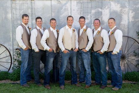 Country Groomsmen, Rustic Wedding Groomsmen, Jeans Wedding, Wedding Groomsmen Attire, Groomsmen Looks, Rustic Farm Wedding, Groomsmen Outfits, Country Barn Weddings, Planning Tools