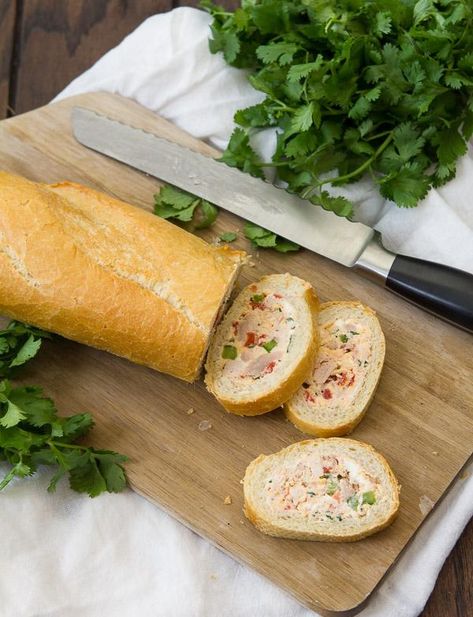 Chapati, Stuffed Baguette, Baguette Recipe, Pan Relleno, Prosciutto Cotto, Party Appetizer, Tea Sandwiches, Finger Food Appetizers, Cheesy Chicken