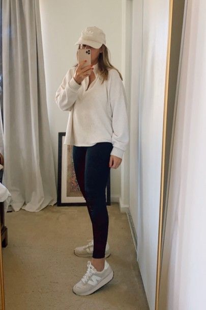 Women’s style White New Balance Sneakers Outfit, How To Style White New Balance, Winter Outfits New Balance, New Balance Sneakers Women Street Style, Casual Outfits Errands, Running Errands Fall Outfit, Simple Leggings Outfit Summer, New Balance Runners Outfit, Woman’s New Balance Outfit