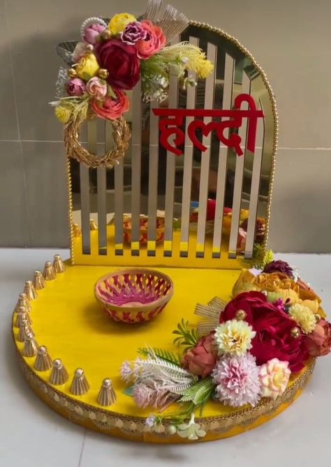 Ring Seremani Decoration, Jewellery Tray Decoration For Wedding, Haldi Platter Decoration, Mehendi Platter, Chhab Decoration, Hampers Packaging, Platter Decoration, Haldi Platter, Aarti Thali