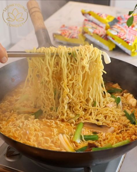 Eat Food Video, How To Cook Korean Food, Korean Ramen Recipes Easy, How To Make Cooking Videos, Ramen Video Recipes, Cooking Recipe Videos, Food Cooking Videos Recipes, How To Make Food Videos Cooking, Ramen Noodle Recipes Videos