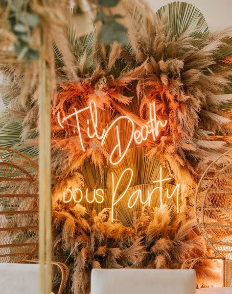 Wedding Neon Sign Backdrop, Neon Sign Backdrop, Selfie Walls, Grass Backdrops, Cool Neon Signs, Selfie Wall, Backdrop Ideas, Wedding Neon Sign, Neon Wedding