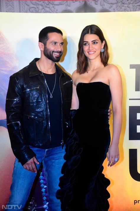 Shahid Kapoor And Kriti Sanon\'s Ishq Vishq Pyaar Vyaar Shahid Kapoor Kriti Sanon, Ishq Vishq, Shoes Guide, Indian Movie, Shahid Kapoor, Kriti Sanon, Photo Pose For Man, Looking Dapper, Upcoming Films