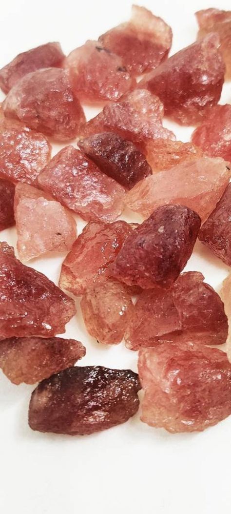 Extra Large pink Strawberry Quartz Raw/Strawberry Quartz Rough/Undrilled/Pink Quartz Gemstone Raw/15mm-30 mm/1 Pieces Lot Dnd Witch, Dream Crystals, Crystal Room Decor, Pretty Crystals, Crystal Healing Chart, Crystal Room, Lavender Quartz, Crystal Aesthetic, Collage Ideas