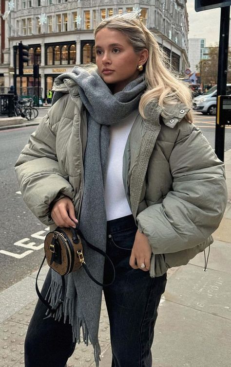 Nyc Winter Outfits, Modele Fitness, Puffer Jacket Outfit, Look Legging, New York Outfits, Looks Pinterest, Winter Fashion Outfits Casual, Autumn Fits, Outfit Invierno