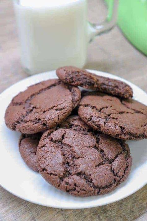 Chocolate Hershey, Mary's Kitchen, Chocolate Cookie Recipe, Chocolate Homemade, Chewy Chocolate Cookies, Fudge Cookies, Dessert Aux Fruits, Chocolate Cookie Recipes, Cookies Chocolate