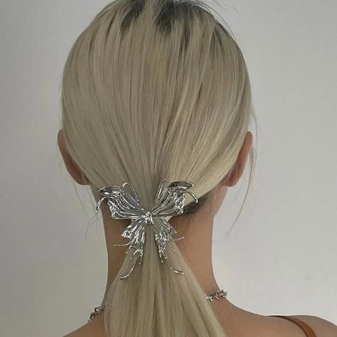 Butterfly Hair Clip, Layered Bob, Long Blonde, Butterfly Hair, Long Blonde Hair, Aesthetic Hair, Hairstyles Haircuts, Silver Hair, Mode Inspiration